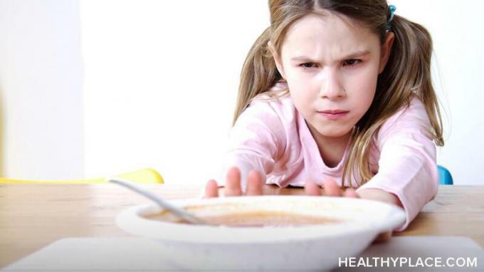 Jeste li znali da je prisutnost poremećaja prehrane kod male djece u porastu? Saznajte kako bolest utječe na njih i na koje simptome trebate biti svjesni na HealthyPlace-u.