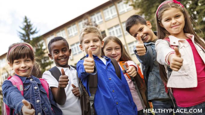 Za djecu s ADHD-om povratak u školu s ljetnog odmora može biti težak prijelaz. Dobijte savjete za pomoć djetetu s ADHD-om na HealthyPlace-u.