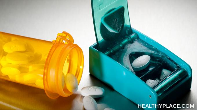 Kada je u pitanju cijepanje tableta, evo kako pravilno podijeliti pilulu. Rezanje tabletama može uštedjeti značajan novac, ali savjetuje se oprez.