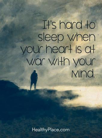 Citat o mentalnom zdravlju - Teško je spavati kad vam je srce u ratu s umom.