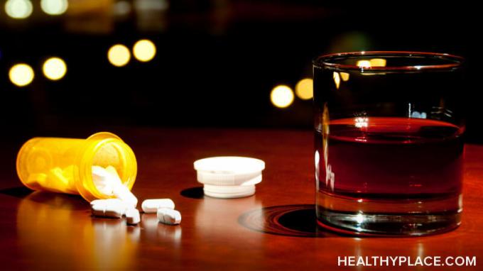 Opioidi i alkohol opasna su kombinacija. Otkrijte zašto vas miješanje opioida i alkohola može zbrkati i čak ubiti. Pojedinosti o HealthyPlaceu.