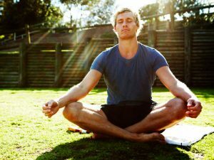 Naučite o bezbroj blagodati yoge, uključujući smirivanje uma i stavljanje svojih emocija pod kontrolu.